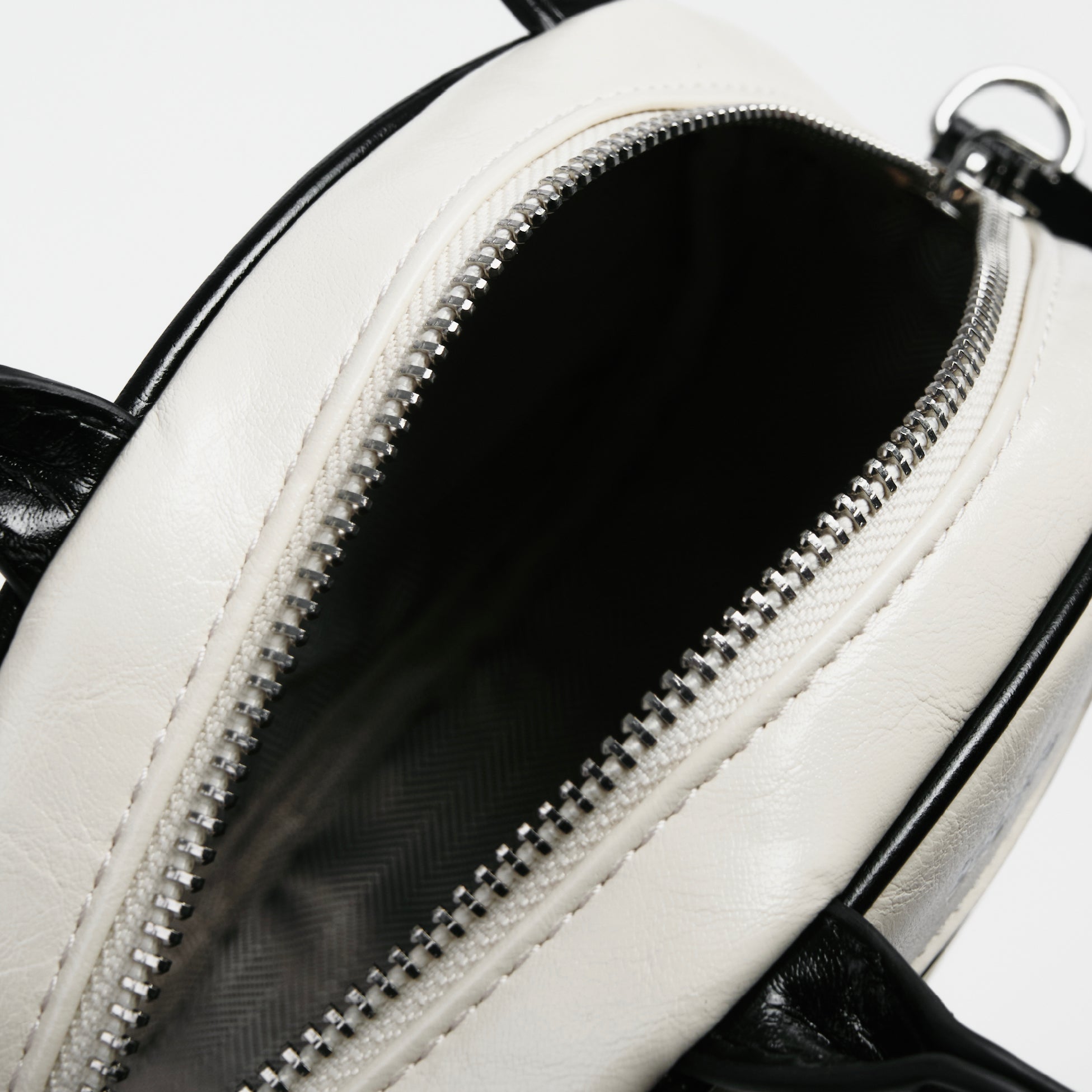 Bagel's Mini Motion Hand Bag